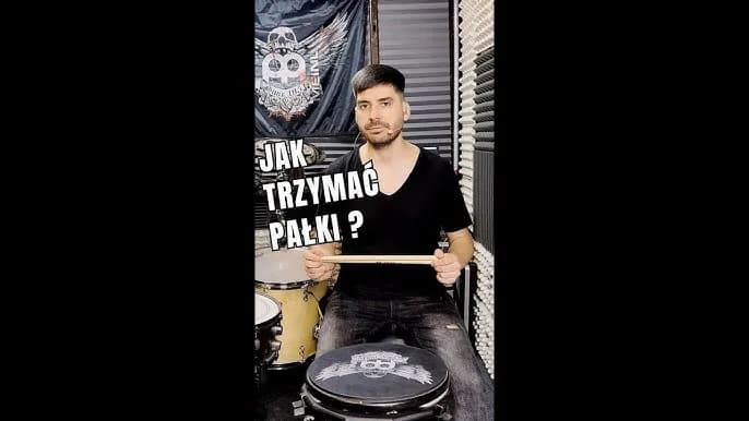 Jak trzymać pałeczki do perkusji, by uniknąć błędów i poprawić technikę Jak trzymać pałeczki do perkusji, by uniknąć błędów i poprawić technikę