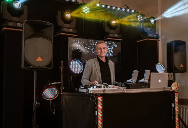 Ile bierze DJ za 18? Ceny, które zaskoczą i pomogą zaoszczędzić Ile bierze DJ za 18? Ceny, które zaskoczą i pomogą zaoszczędzić