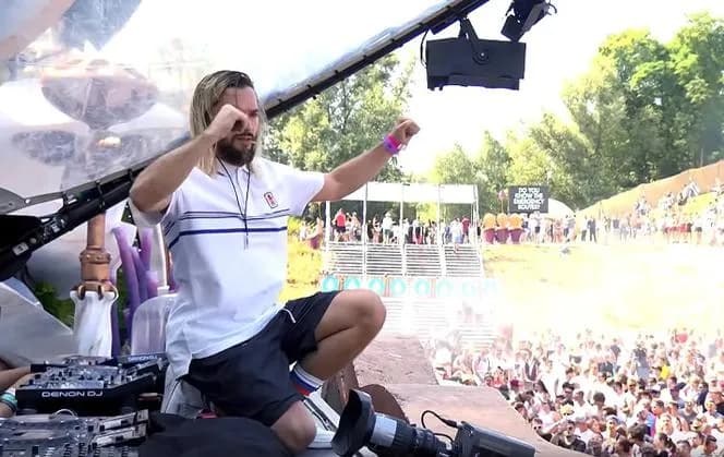 Ile zarabia DJ na Tomorrowland? Zaskakujące stawki i czynniki wpływające na wynagrodzenie Ile zarabia DJ na Tomorrowland? Zaskakujące stawki i czynniki wpływające na wynagrodzenie