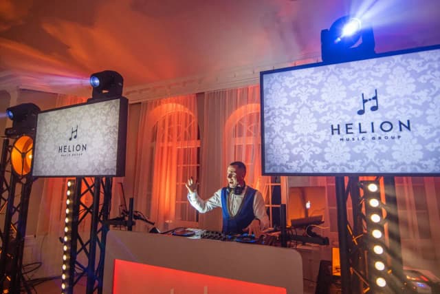 Ile bierze DJ na wesele? Ceny, które mogą Cię zaskoczyć Ile bierze DJ na wesele? Ceny, które mogą Cię zaskoczyć