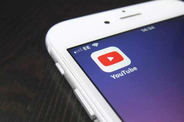 Jak słuchać YouTube Music w tle bez płacenia za premium? Jak słuchać YouTube Music w tle bez płacenia za premium?