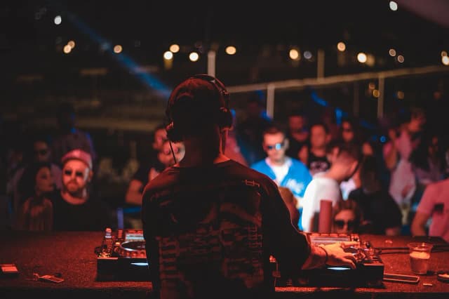Ile kosztuje sprzęt DJ? Sprawdź ceny i uniknij niepotrzebnych wydatków Ile kosztuje sprzęt DJ? Sprawdź ceny i uniknij niepotrzebnych wydatków