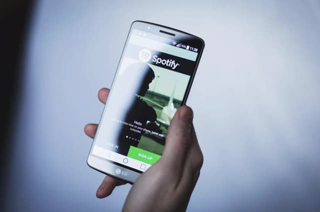 Ile można zarobić na Spotify? Przewodnik dla artystów 2025 Ile można zarobić na Spotify? Przewodnik dla artystów 2025
